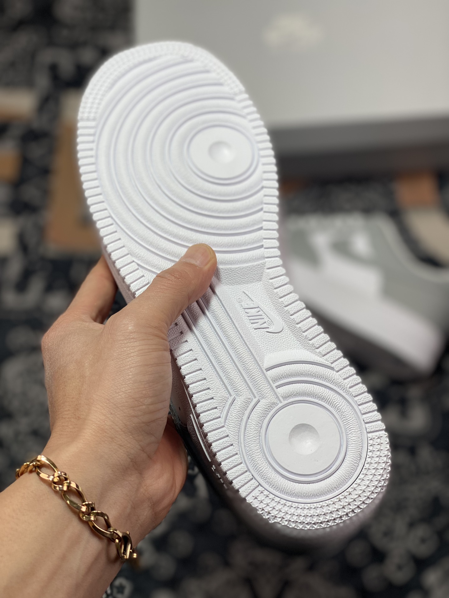 200 Nike By You Air Force 1'07 Low Retro SP空军一号低帮经板鞋“皮革拼色烟灰白”FD9763-101