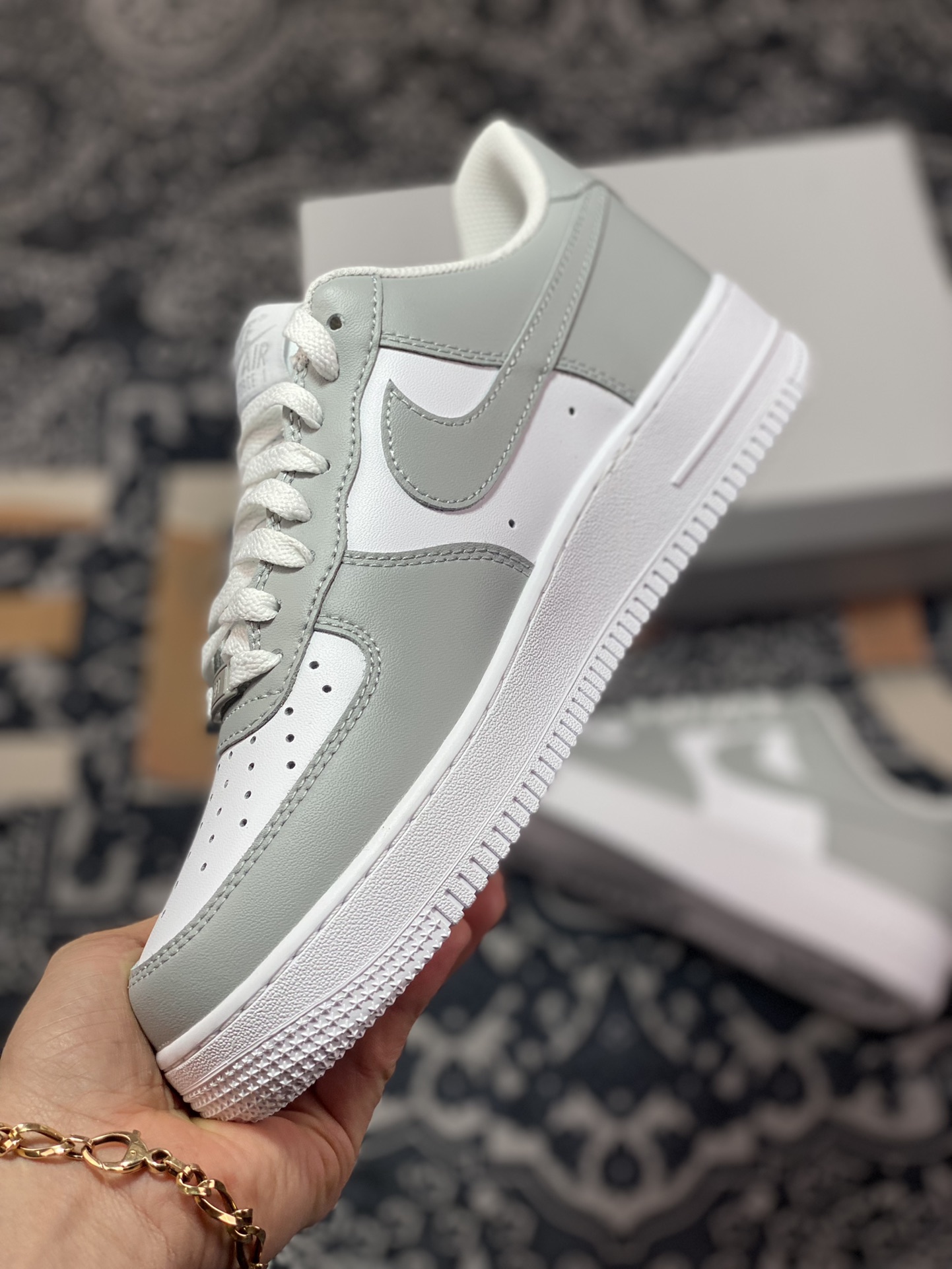 200 Nike By You Air Force 1'07 Low Retro SP空军一号低帮经板鞋“皮革拼色烟灰白”FD9763-101