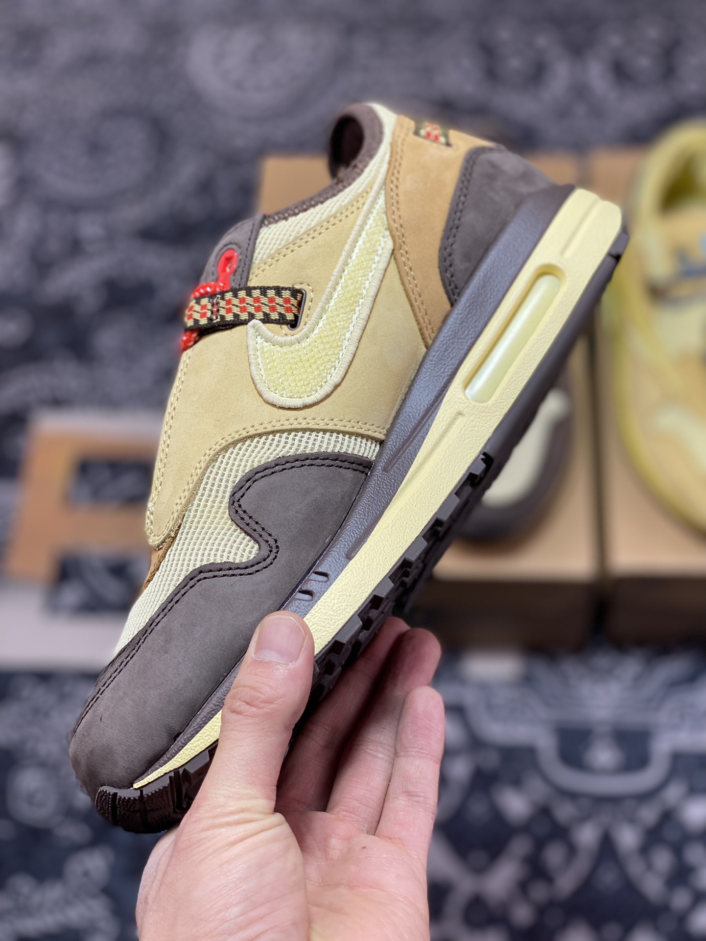 300 Travis Scott x Nike Air Max 1”Cactus Jack”改版款低帮慢跑鞋“深棕麦黄米倒钩”DO9392-200