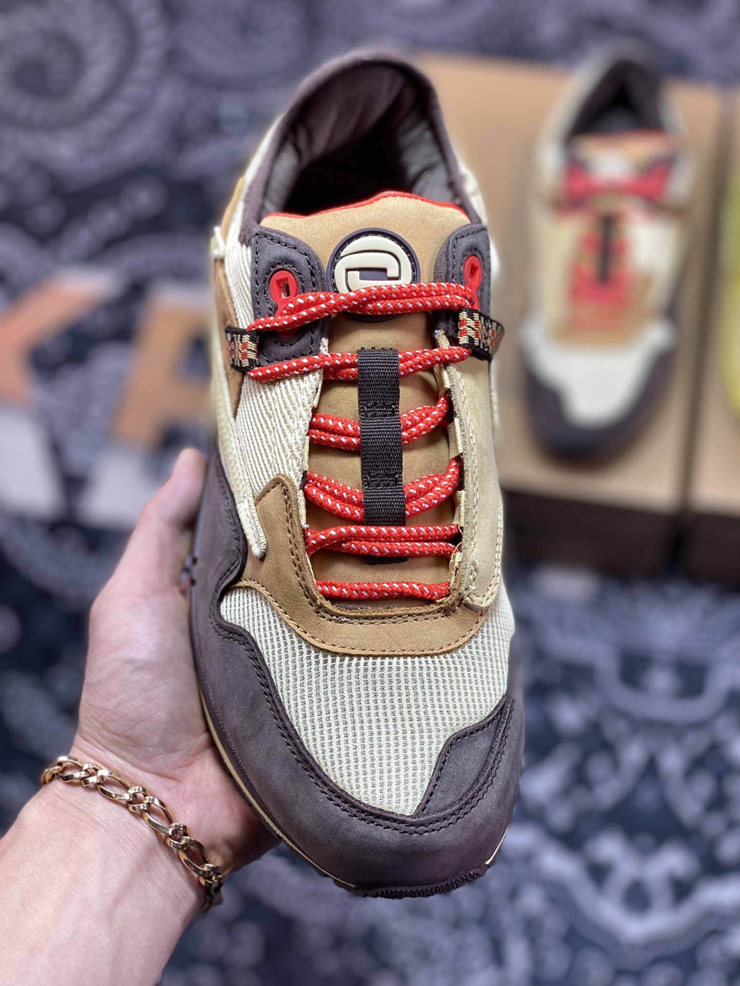 300 Travis Scott x Nike Air Max 1”Cactus Jack”改版款低帮慢跑鞋“深棕麦黄米倒钩”DO9392-200