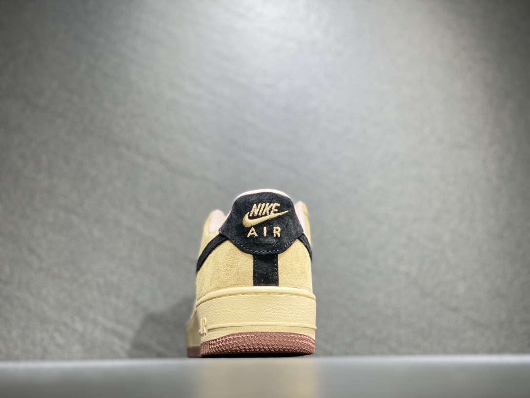 260 Nike Air Force 1 空军一号运动板鞋  DE0099-004