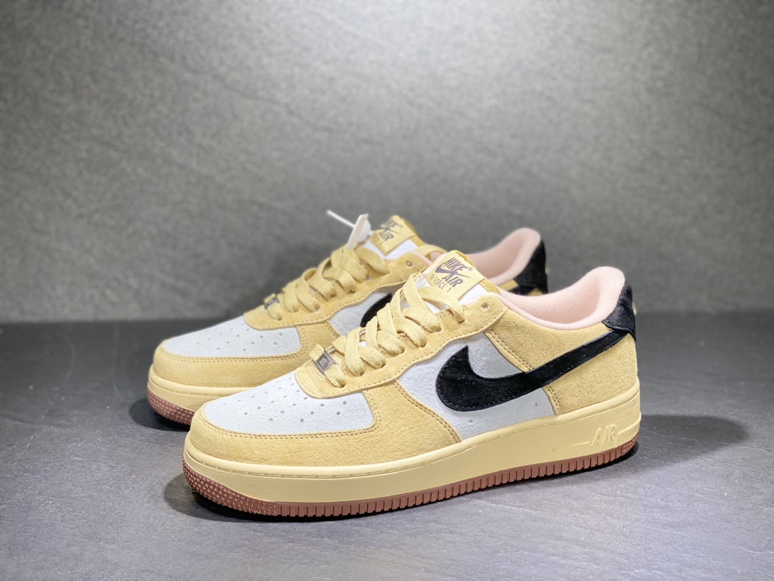 260 Nike Air Force 1 空军一号运动板鞋  DE0099-004