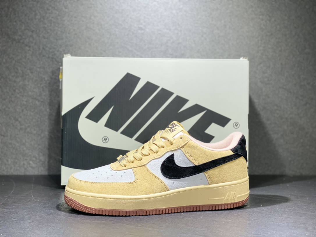 260 Nike Air Force 1 空军一号运动板鞋  DE0099-004
