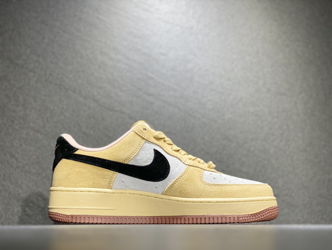 260 Nike Air Force 1 空军一号运动板鞋  DE0099-004