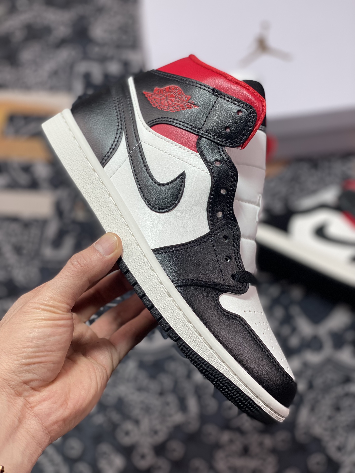 260 优选 原装级别 DT纯原Air Jordan 1 Mid AJ1乔1中帮文化篮球鞋黑白红 BQ6472-061