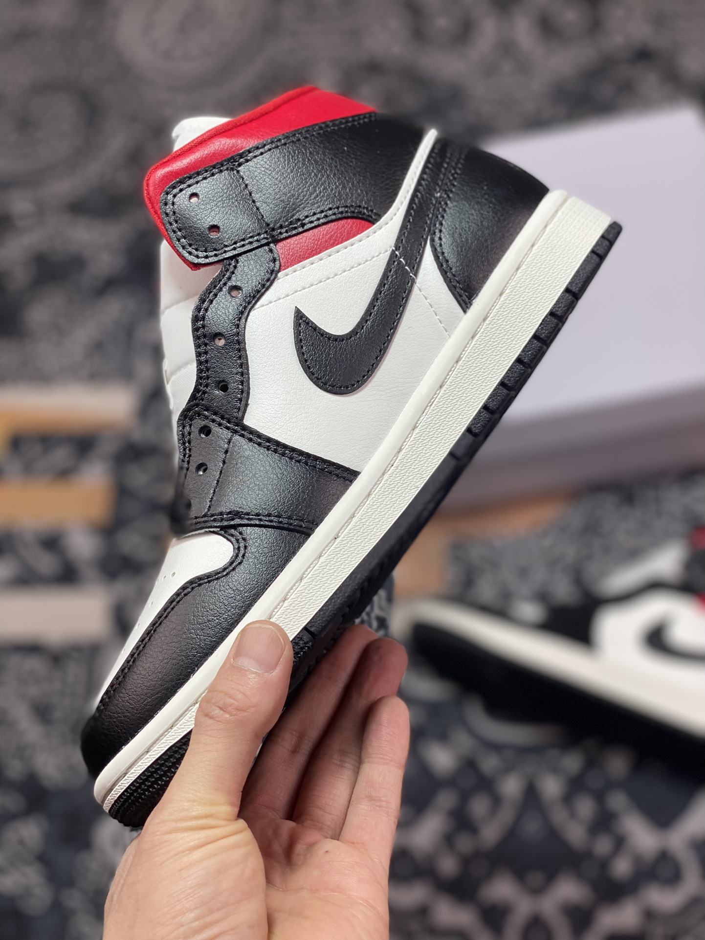 260 优选 原装级别 DT纯原Air Jordan 1 Mid AJ1乔1中帮文化篮球鞋黑白红 BQ6472-061