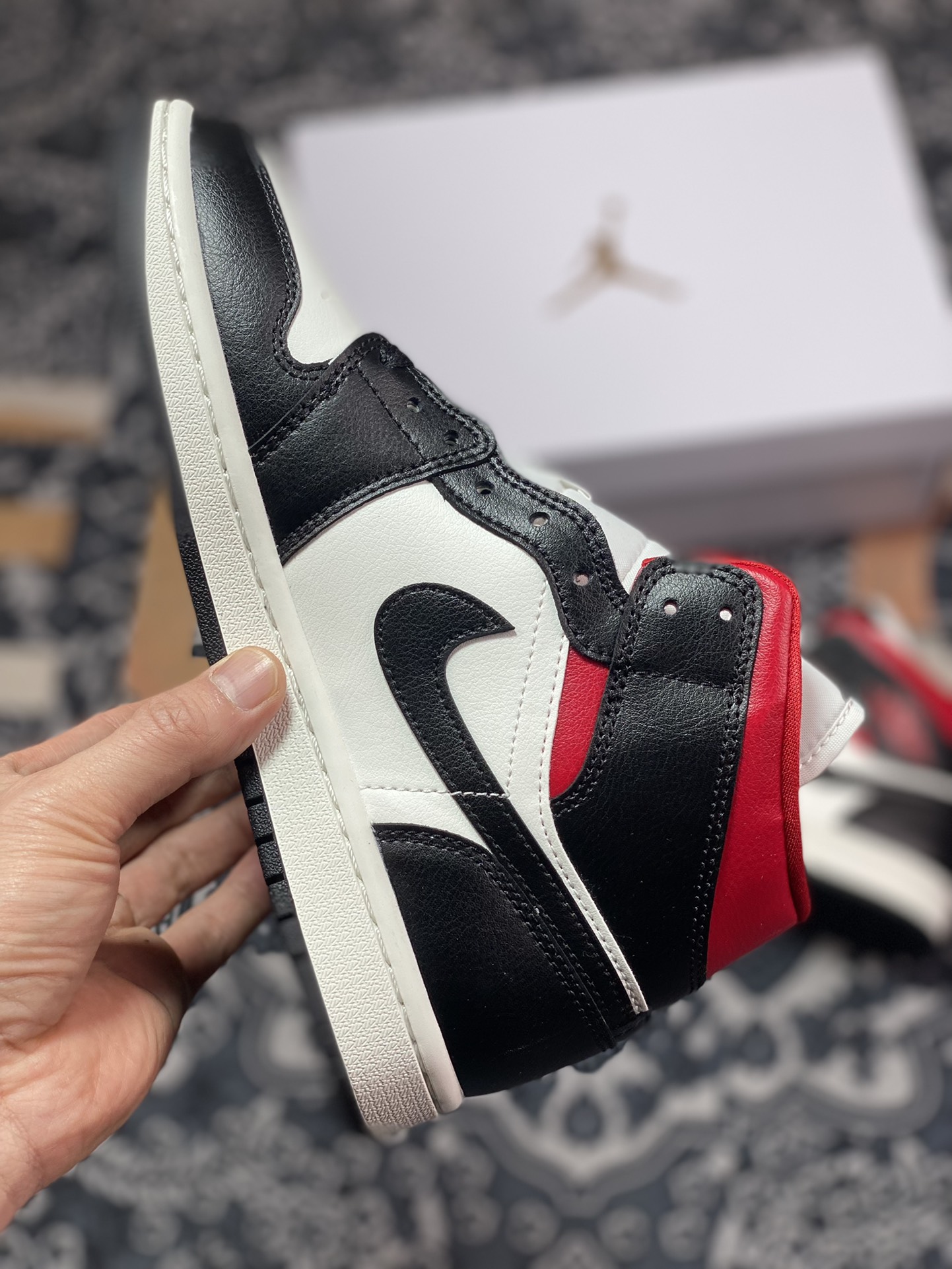 260 优选 原装级别 DT纯原Air Jordan 1 Mid AJ1乔1中帮文化篮球鞋黑白红 BQ6472-061