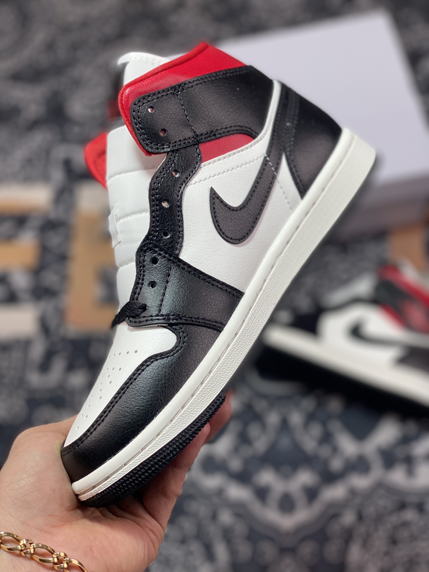 260 优选 原装级别 DT纯原Air Jordan 1 Mid AJ1乔1中帮文化篮球鞋黑白红 BQ6472-061
