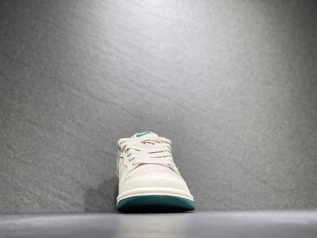 260 Nike SB dunk Low低帮休闲运动滑板板鞋 FC1688-100
