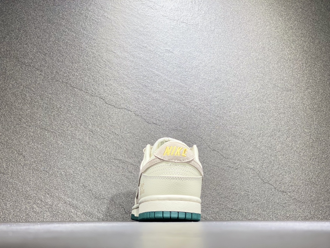 260 Nike SB dunk Low低帮休闲运动滑板板鞋 FC1688-100