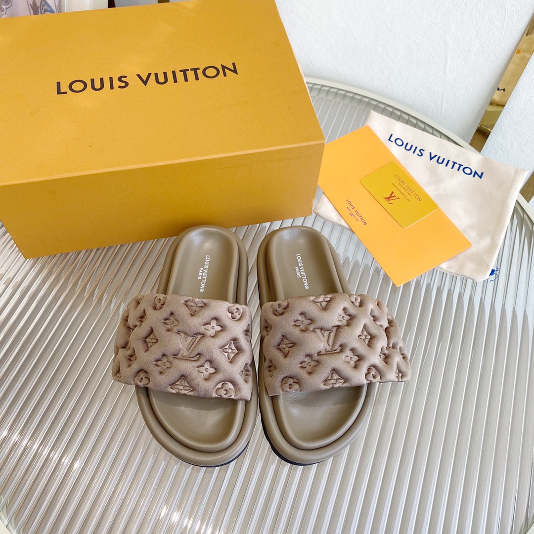 LOUIS VUITTON Тисненый рельефный сланец с липучкой в конфетных тонах — стильный и удобный, топ-версия