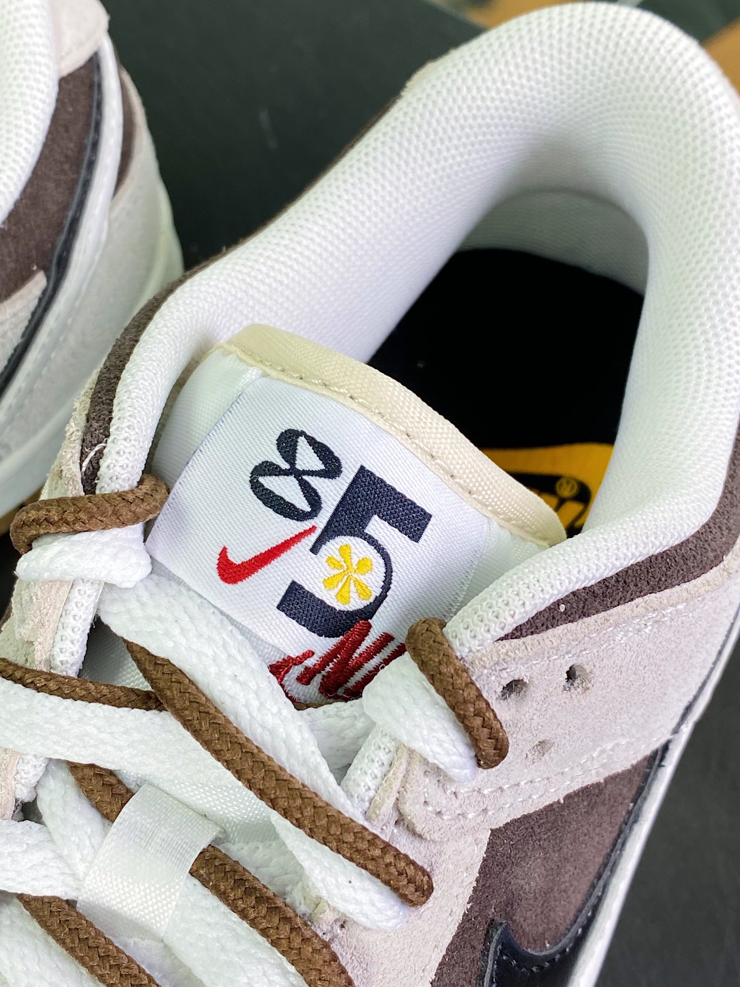 220 SB Dunk Low SE”85 Double Swoosh/Grey/Brown”扣篮板鞋“麂皮浅灰深棕黑白双钩”DO9457-105