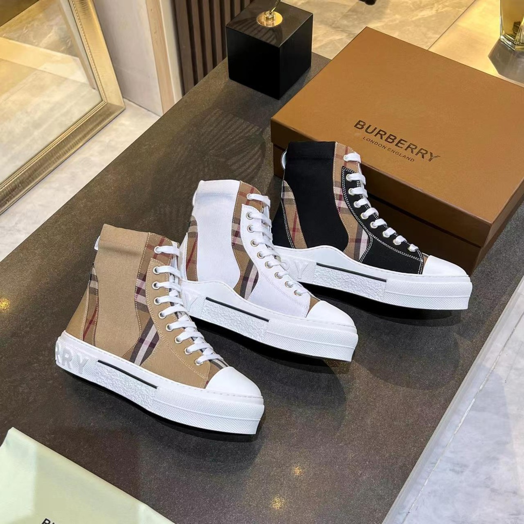 NO:483299,New colors added to the high-top counter, Burberry retro plaid cotton sneakers, original mold opening sole, original panel plaid cloth, imported high-end gauze mesh in the inner lining, women's size 35-40 Price, men's 39-45, batch, casual shoes/sports shoes, burberry, sneakers19860909高帮专柜新增颜色,巴宝莉复古格子棉质运动鞋,原版开模大底,面原板格子布,内里进口高档纱网,女款码数35-40 价格,男款39-45,批,休闲鞋/运动鞋,burberry,sneakers,Women's Shoes