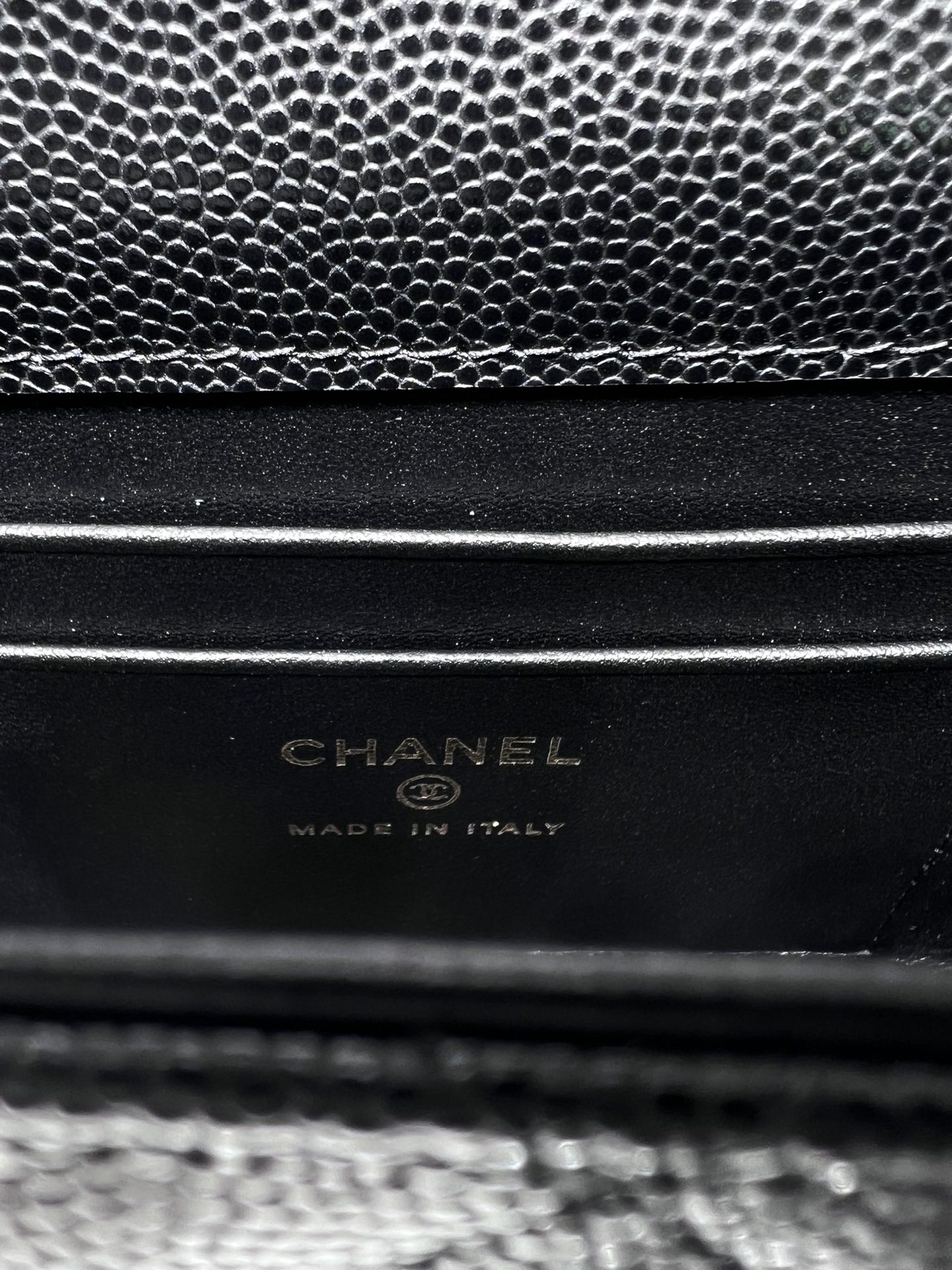 Chanel23P本季最火最火的牛皮手柄包A尺寸:18*10*4.5cm