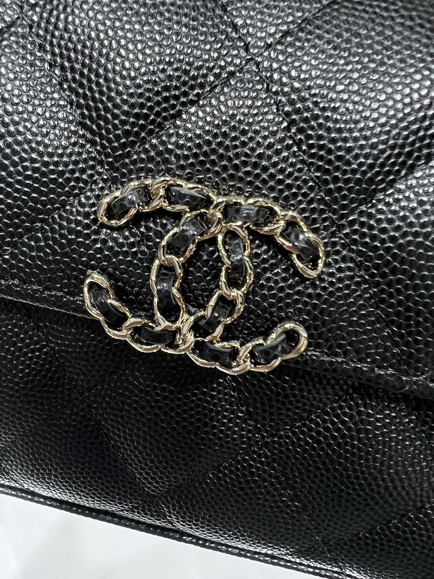 Chanel23P本季最火最火的牛皮手柄包A尺寸:18*10*4.5cm