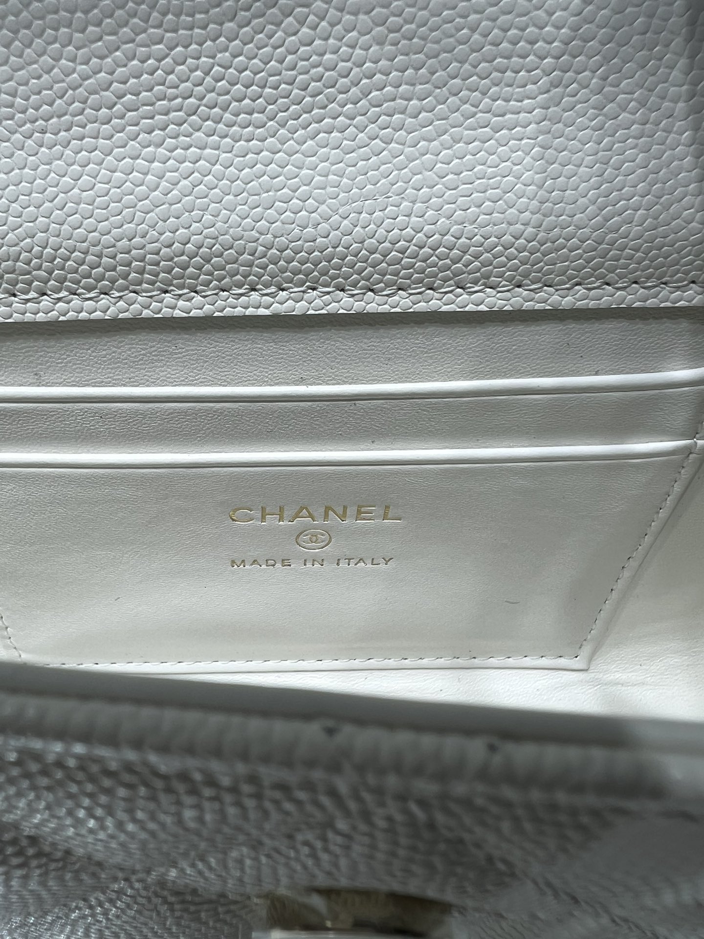 Chanel23P本季最火最火的牛皮手柄包A尺寸:18*10*4.5cm