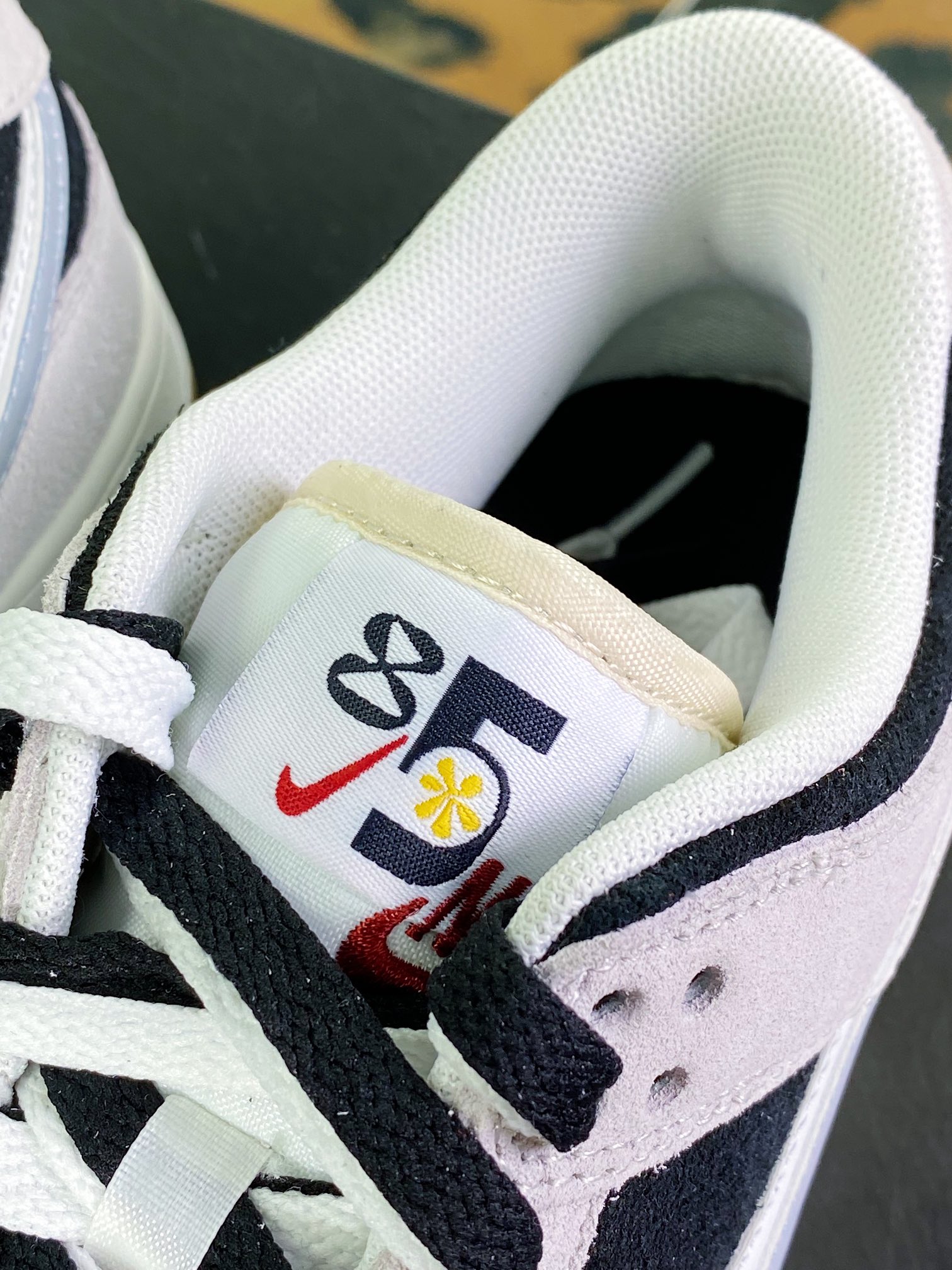 220 SB Dunk Low SE”85 Grey Black”扣篮板鞋“麂皮浅灰黑白双钩”DD9457-102