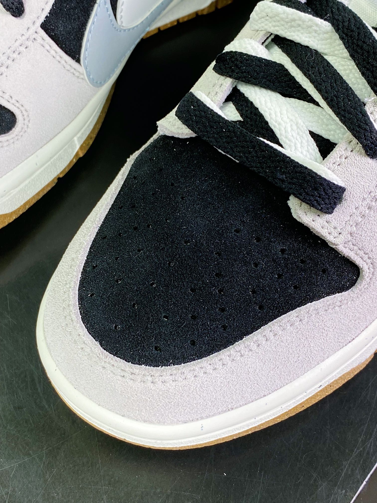 220 SB Dunk Low SE”85 Grey Black”扣篮板鞋“麂皮浅灰黑白双钩”DD9457-102