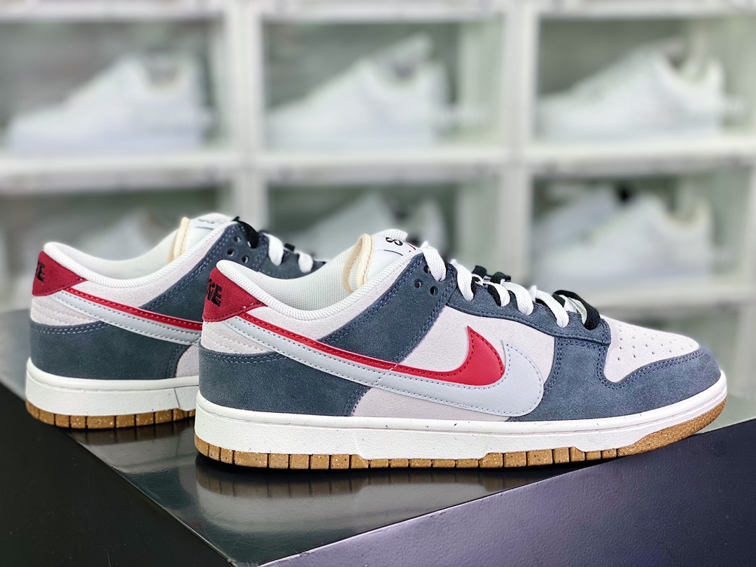 220 SB Dunk Low SE”85 Grey/Red/Black”扣篮系列低帮板鞋“麂皮黑灰红双钩”DO9457-104