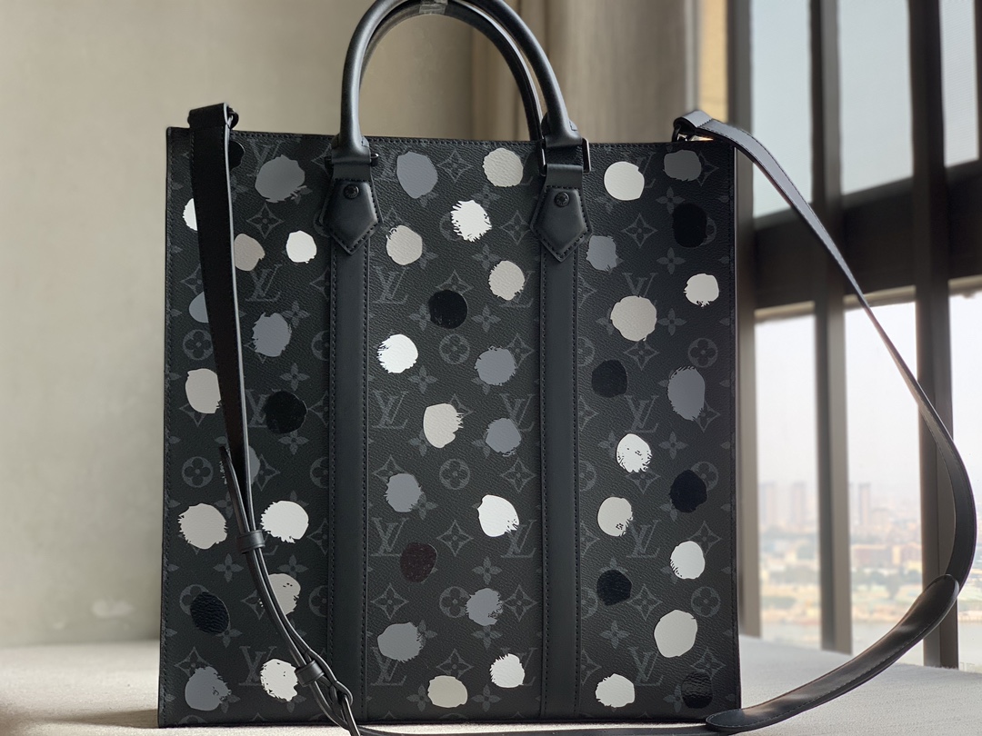 Louis Vuitton [LV x YK SAC PLAT handbag] m46404 black (polka dot)