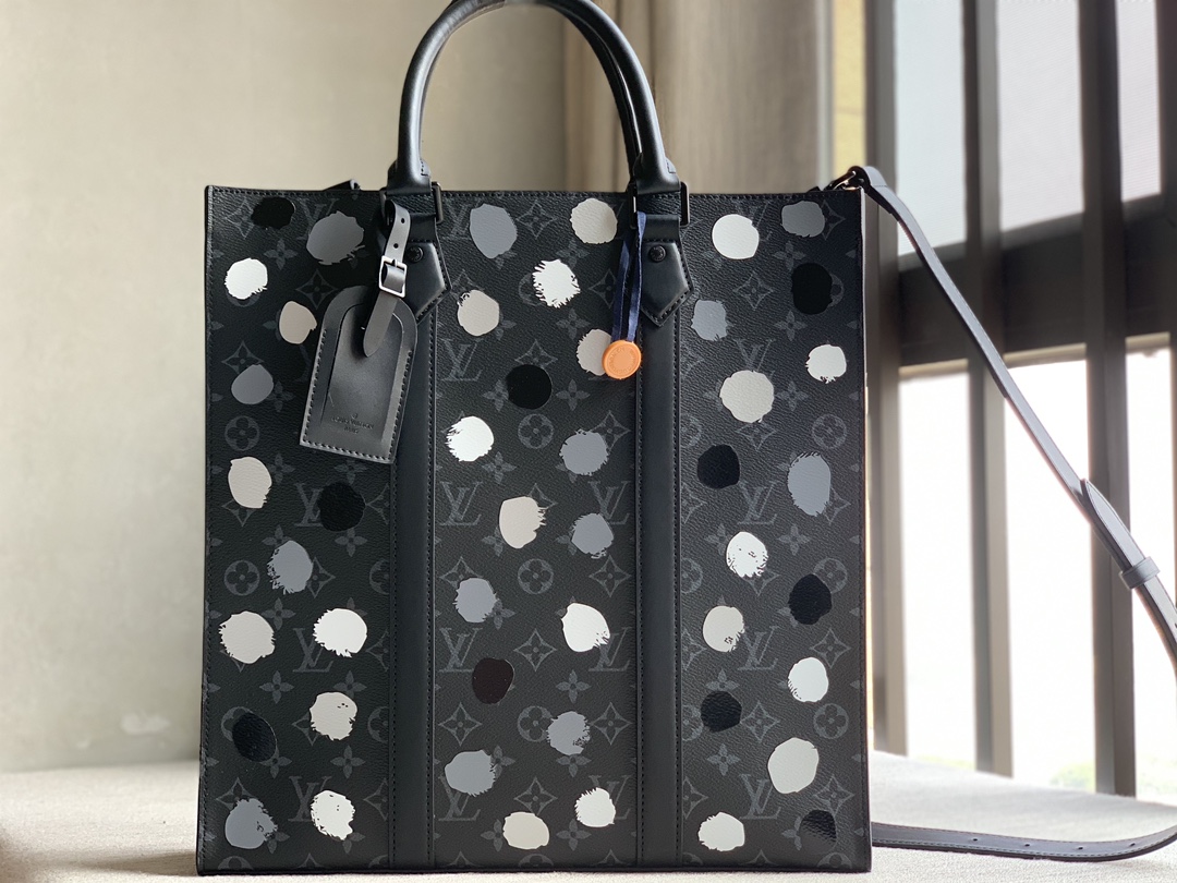 Louis Vuitton [LV x YK SAC PLAT handbag] m46404 black (polka dot)