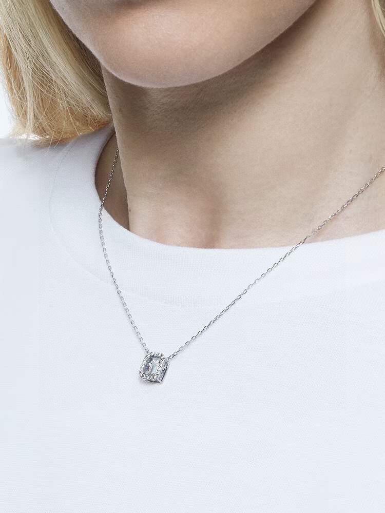  swarovski 跳动的心 白色方糖 锁骨项链 

这款吊坠项链采用耀眼的八角形设计，它将成为您衣橱