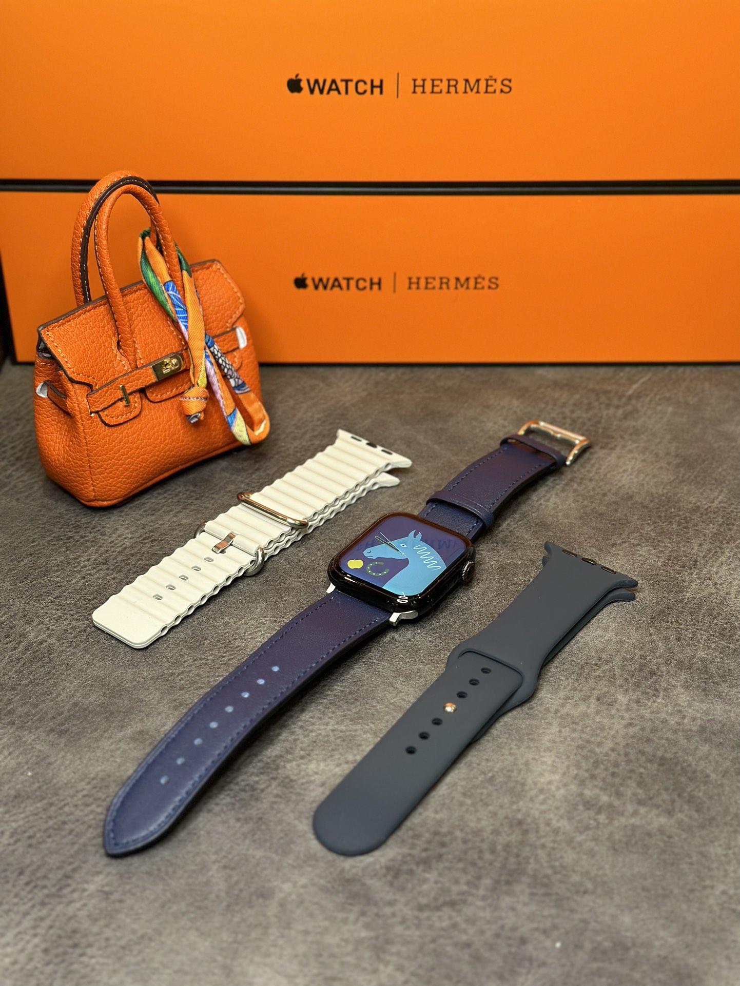 官网同步 双色现货供应 爱马仕联名Apple Watch 8代手表 搭配原装真皮表带 官网售价9000+ 我这只需要240 给你上万的逼格😍