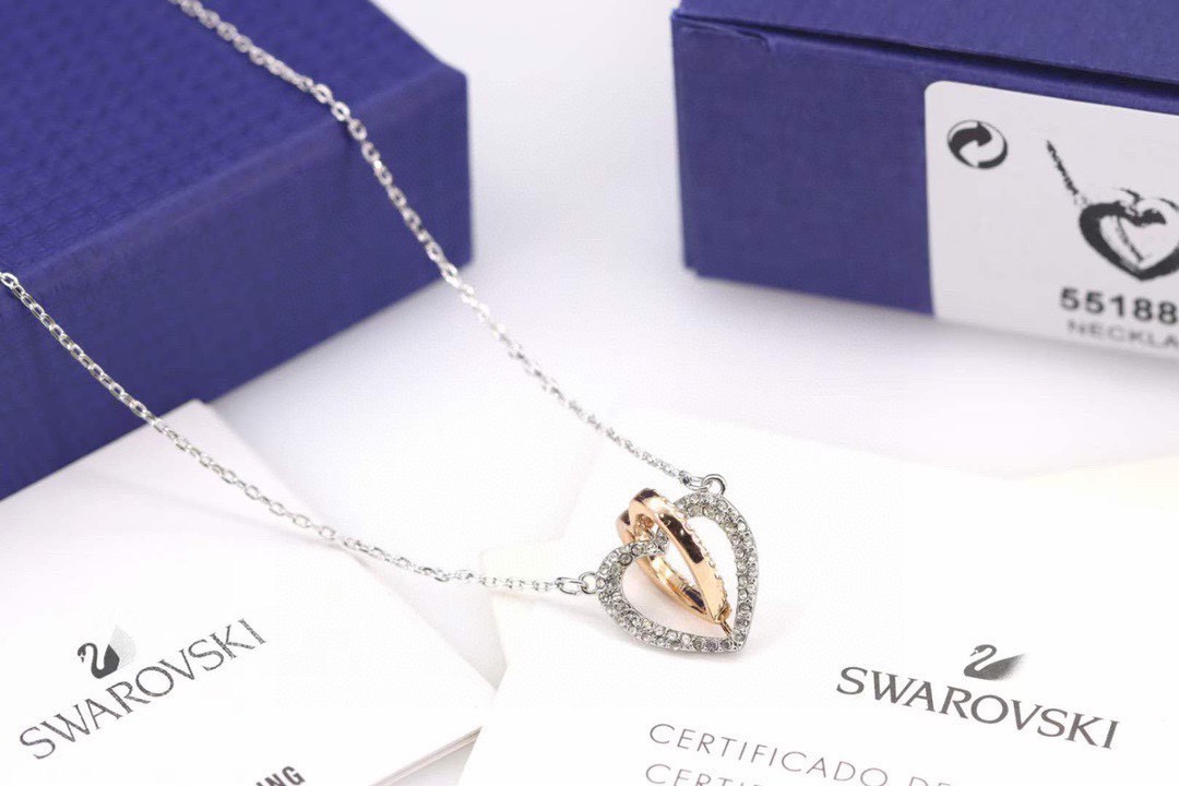  swarovski 金银双心 心心相印 锁骨项链

心心相印的优美设计，象征着永恒不变的爱。为整体造型