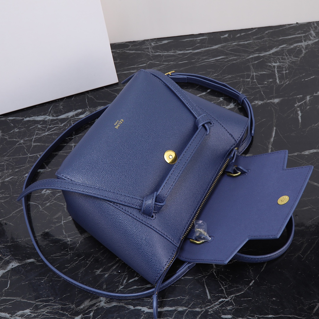 宝蓝色配盒子！Celine鲶鱼包一直是热门包款，也是Celine的经典之作飞吻R简约大气，自重轻，无论是