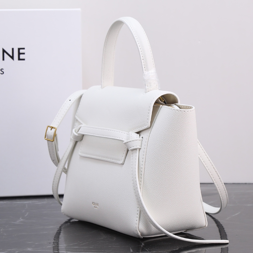 白色配盒子！Celine鲶鱼包一直是热门包款，也是Celine的经典之作飞吻R简约大气，自重轻，无论是斜
