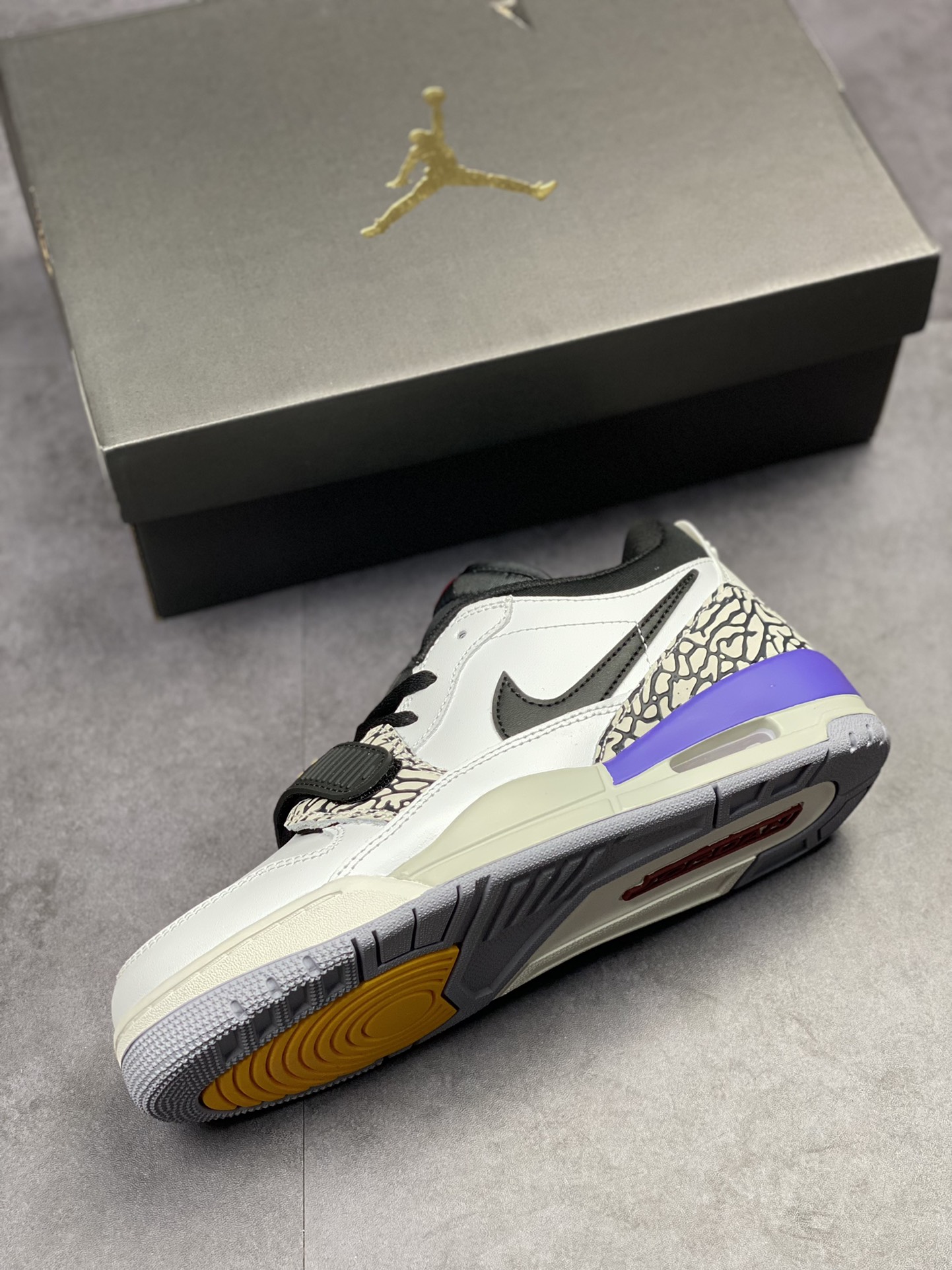 240 Air Jordan Legacy 312 Low 湖人 白黄紫 CD7069-102