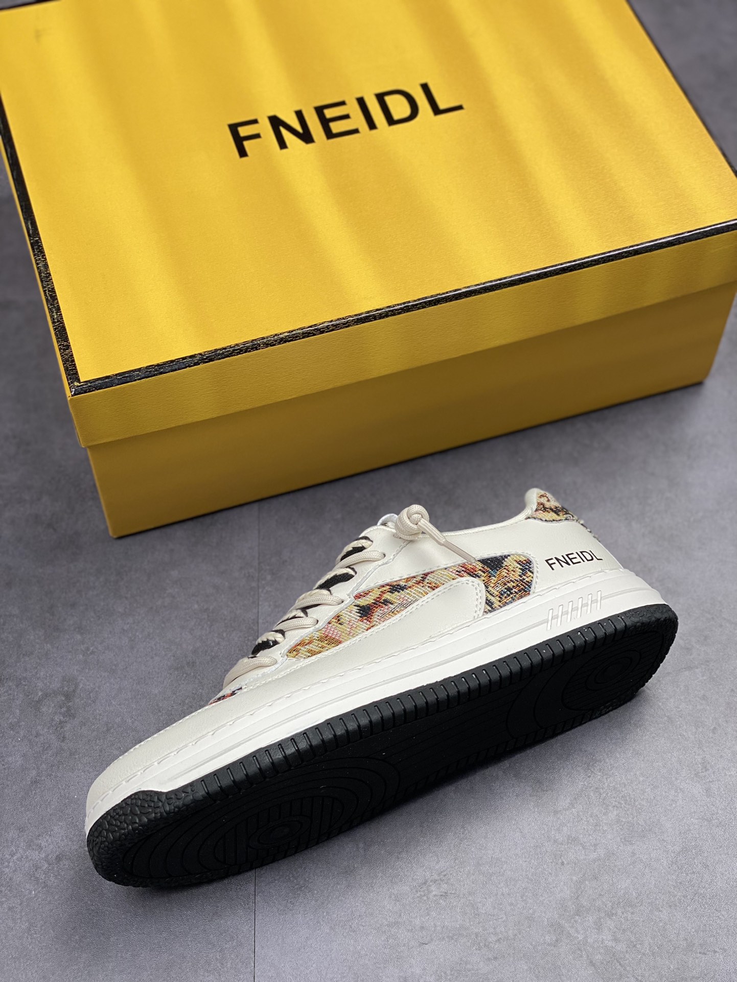 FENDI Fendi fashionable low-top casual sneakers series