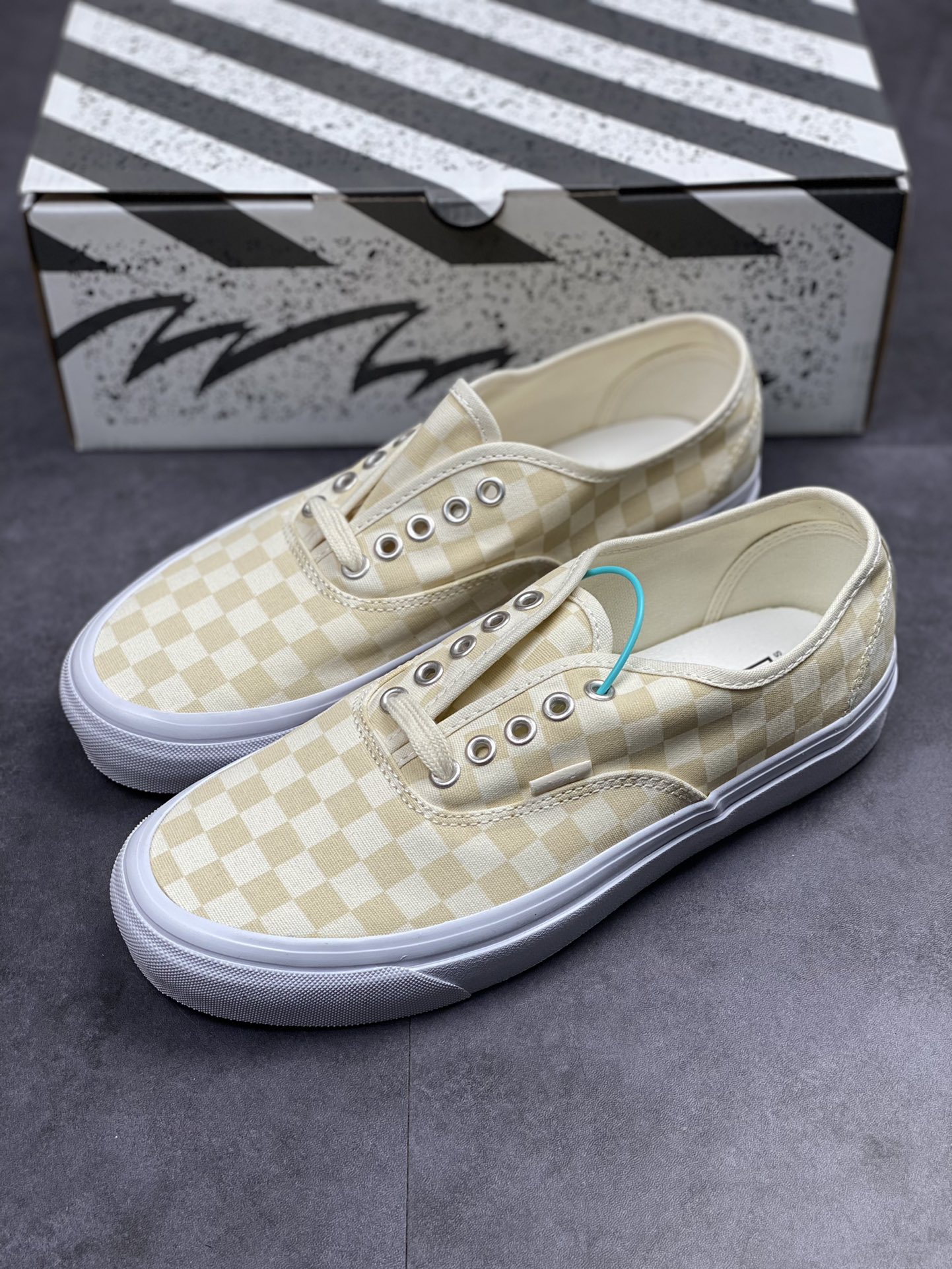 [Renewal Week] Vans official Anaheim VLT high-end line Authentic yellow and white checkerboard canvas shoes