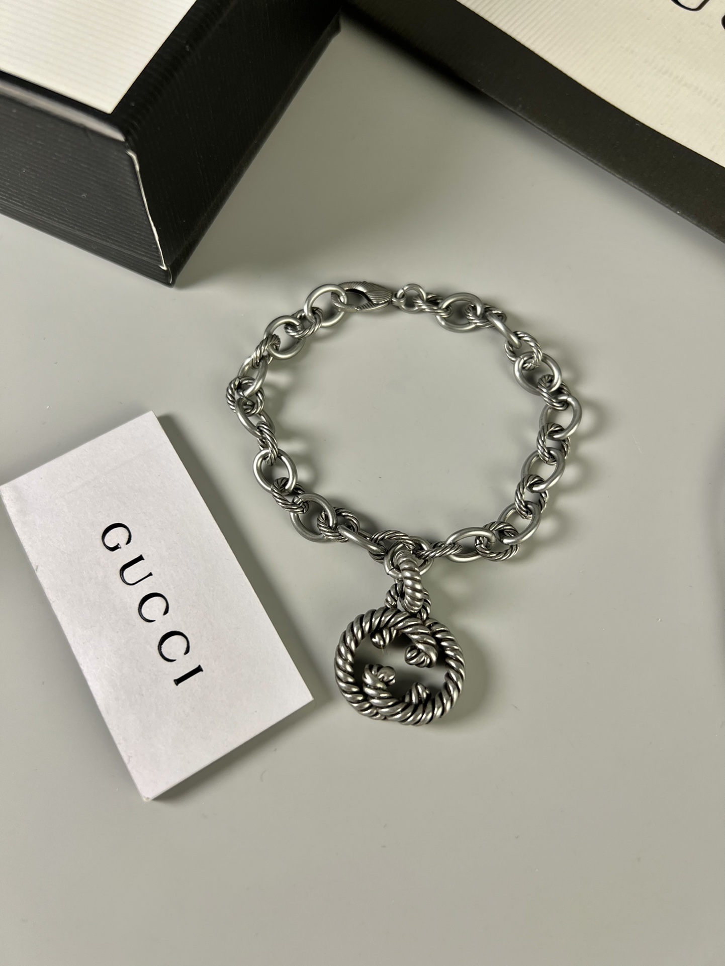 Gucci 双G吊坠 手链，中性的设计，男女都合适，🉑️当情侣款搭配