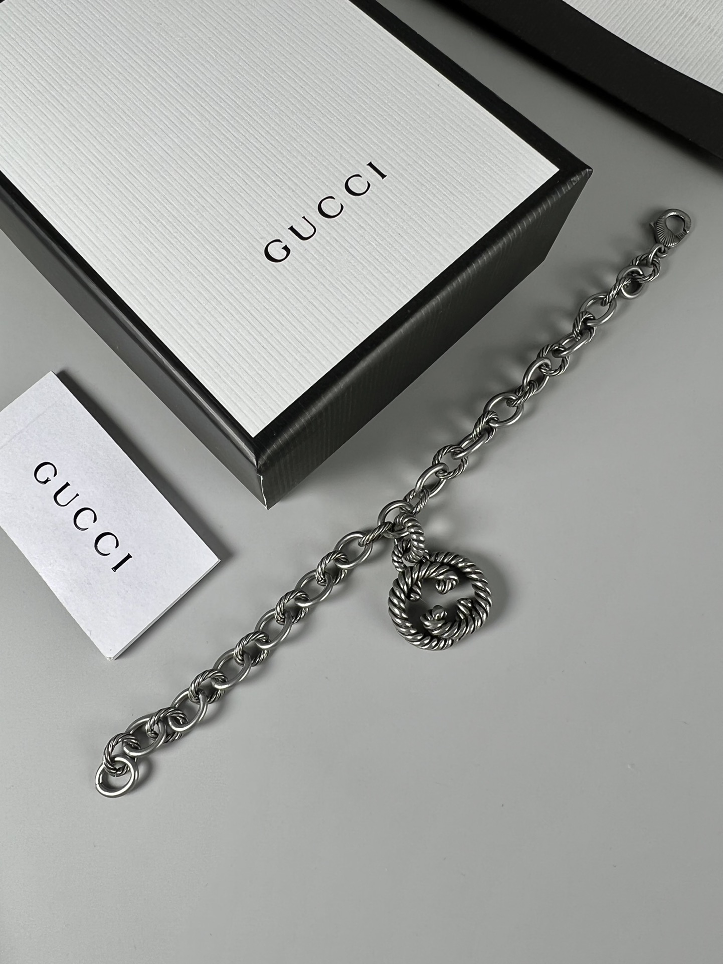 Gucci 双G吊坠 手链，中性的设计，男女都合适，🉑️当情侣款搭配