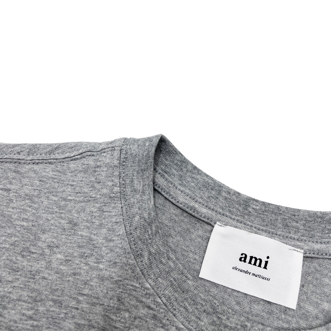 AMI paris23ss 周年纪念短袖T恤采用260克纯棉双纱面料厚实有质感