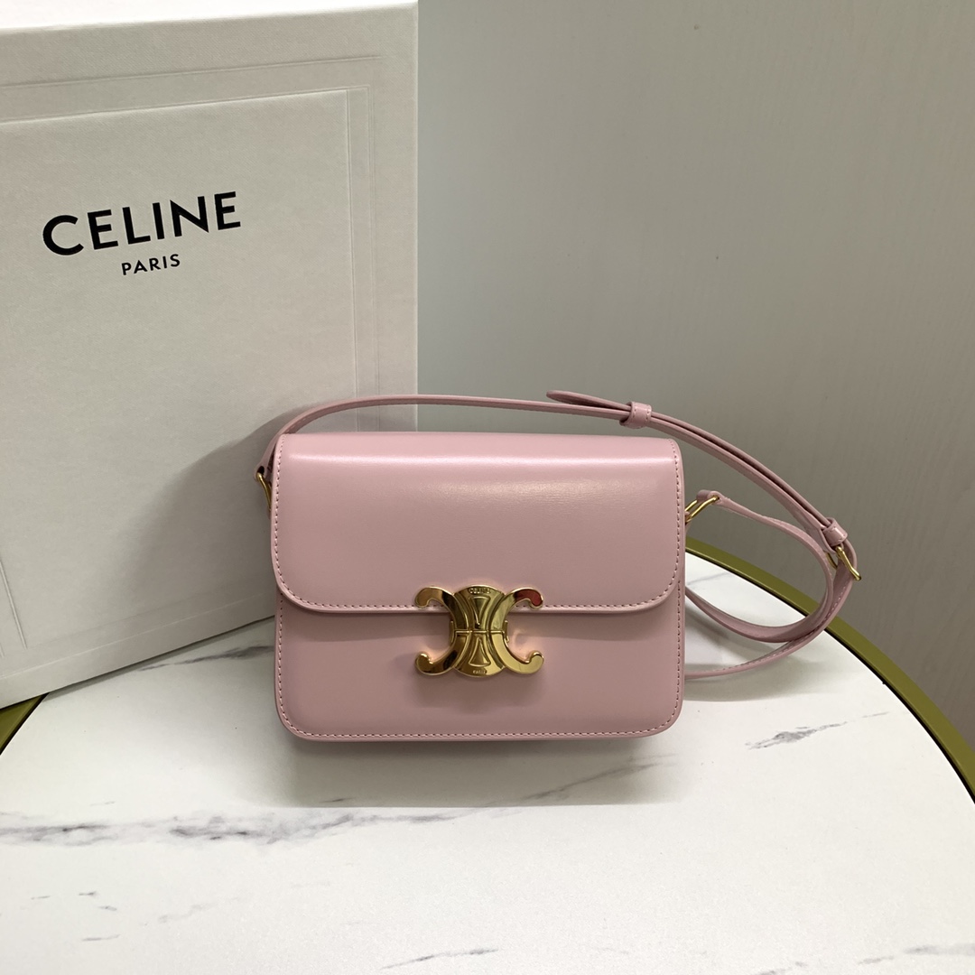 NO:186762,Genuine, high-quality, new colors are launched~Sakura Powder Series CE has newly released the Arc de Triomphe of the Arc de Triomphe~ A faint high-end cherry blossom powder, which has a spring atmosphere, and is energetic, a must-have for spring and summer. It is once again sought after by the fashion field, and the entertainment industry loves the model. It is daily and does not pick on the outfits!  All-match style, no choice but to match style, sufficient capacity for daily use, size 18.5-14-6 (with original packaging) Model number 188423 Sakura pink, Celine19860909正品级 精品 新色上线～樱花粉系列 CE新出樱花粉系列之凯旋门～淡淡高级的樱花粉,很有春天的气息,少女又活力,春夏必备.被时尚领域再度追捧,娱乐圈的热爱款 .容量日常,也不挑穿搭！ 风格百搭款,不挑风格搭配 容量日常使用足够 尺寸18.5-14-6（配原版包装） 款号188423 樱花粉色,赛琳,celine,Bag