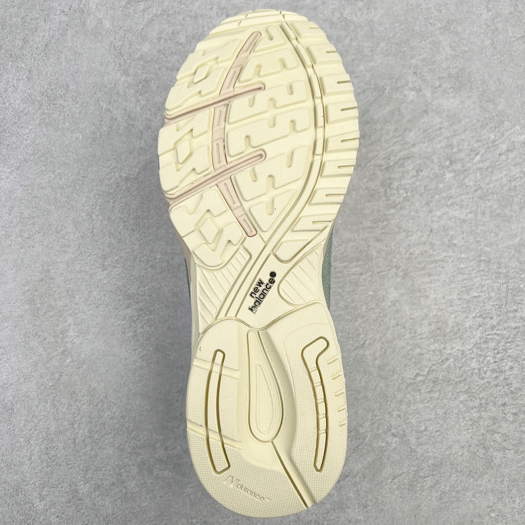 图片[9]-＃K版纯原Kith x New Balance MR993KH1 新百伦NB993 联名灰绿 第三代总统复古慢跑鞋 鞋身以网眼鞋面结合同色系优质麂皮革构成，鞋舌处点缀 New Balance Made In USA 同色系刺绣标识，彰显鞋款身份。鞋侧点缀银色 \\\”993\\\” 字样，丰富鞋身设计的同时，构建时尚外观。鞋款搭载 ABZORB 缓震系统，通过缓冲和抗压性的结合来吸收冲击力，舒适功能升级。同时搭配泛黄做旧中底，打造丰富层次感，缔造出色复古韵味。尺码：36 37 37.5 38 38.5 39 40 40.5 41.5 42 42.5 43 44 44.5 45-选品中心