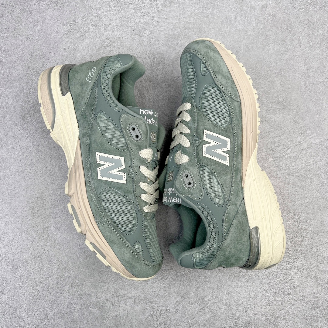 图片[3]-＃K版纯原Kith x New Balance MR993KH1 新百伦NB993 联名灰绿 第三代总统复古慢跑鞋 鞋身以网眼鞋面结合同色系优质麂皮革构成，鞋舌处点缀 New Balance Made In USA 同色系刺绣标识，彰显鞋款身份。鞋侧点缀银色 \\\”993\\\” 字样，丰富鞋身设计的同时，构建时尚外观。鞋款搭载 ABZORB 缓震系统，通过缓冲和抗压性的结合来吸收冲击力，舒适功能升级。同时搭配泛黄做旧中底，打造丰富层次感，缔造出色复古韵味。尺码：36 37 37.5 38 38.5 39 40 40.5 41.5 42 42.5 43 44 44.5 45-选品中心