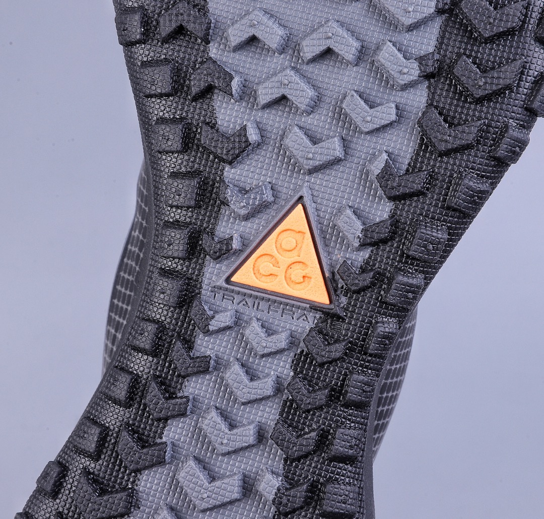 240 Nike ACG Mountain Fly High GORE-TEX ACG户外登山系列越跑高帮休闲运动徒步鞋 CT2904-002