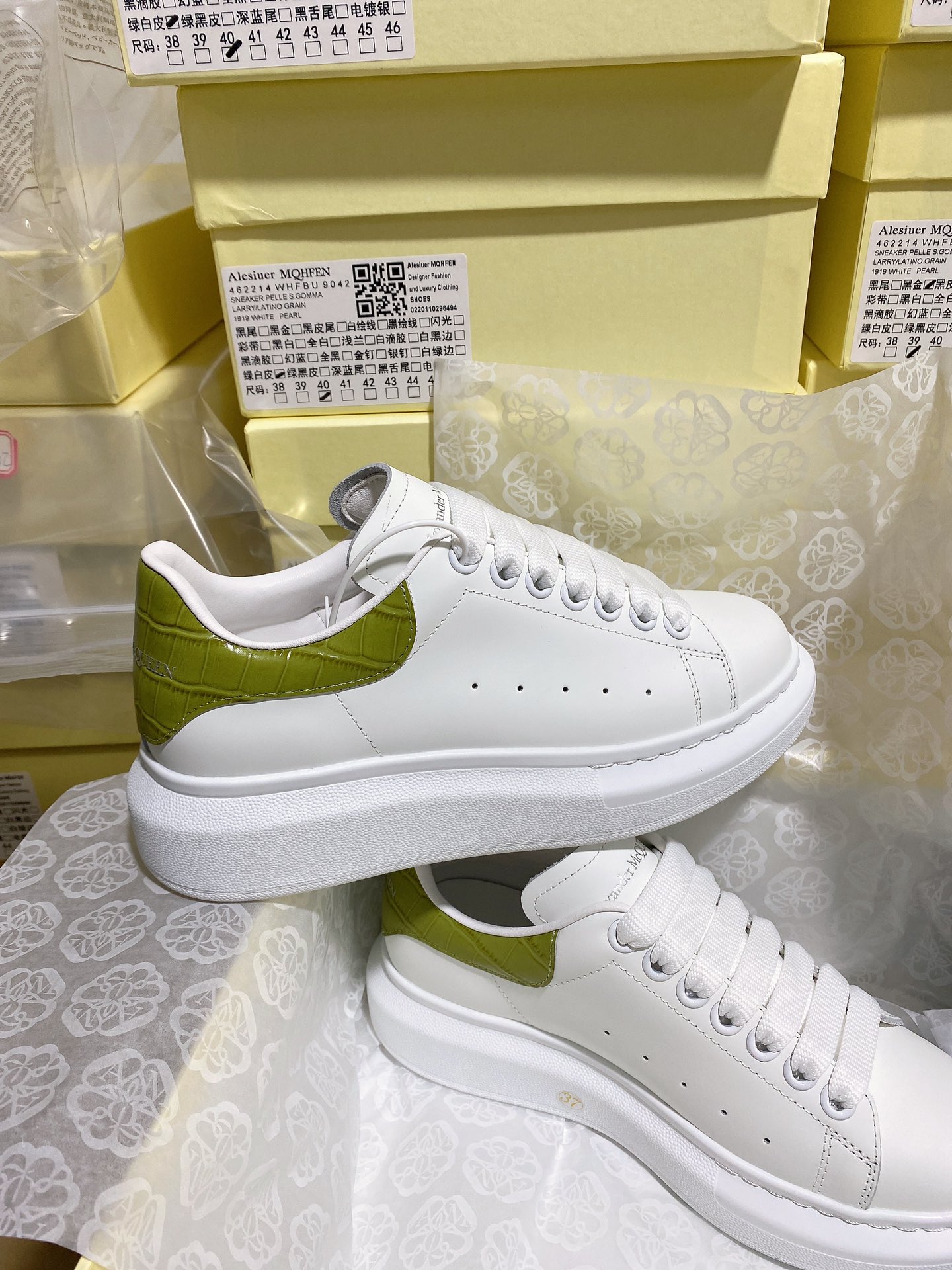 p260 亚力山大 麦昆Alexander McQUEEN高版本 经典小白鞋  码数：34-44    男+10 独码独楦，码数非常标准！