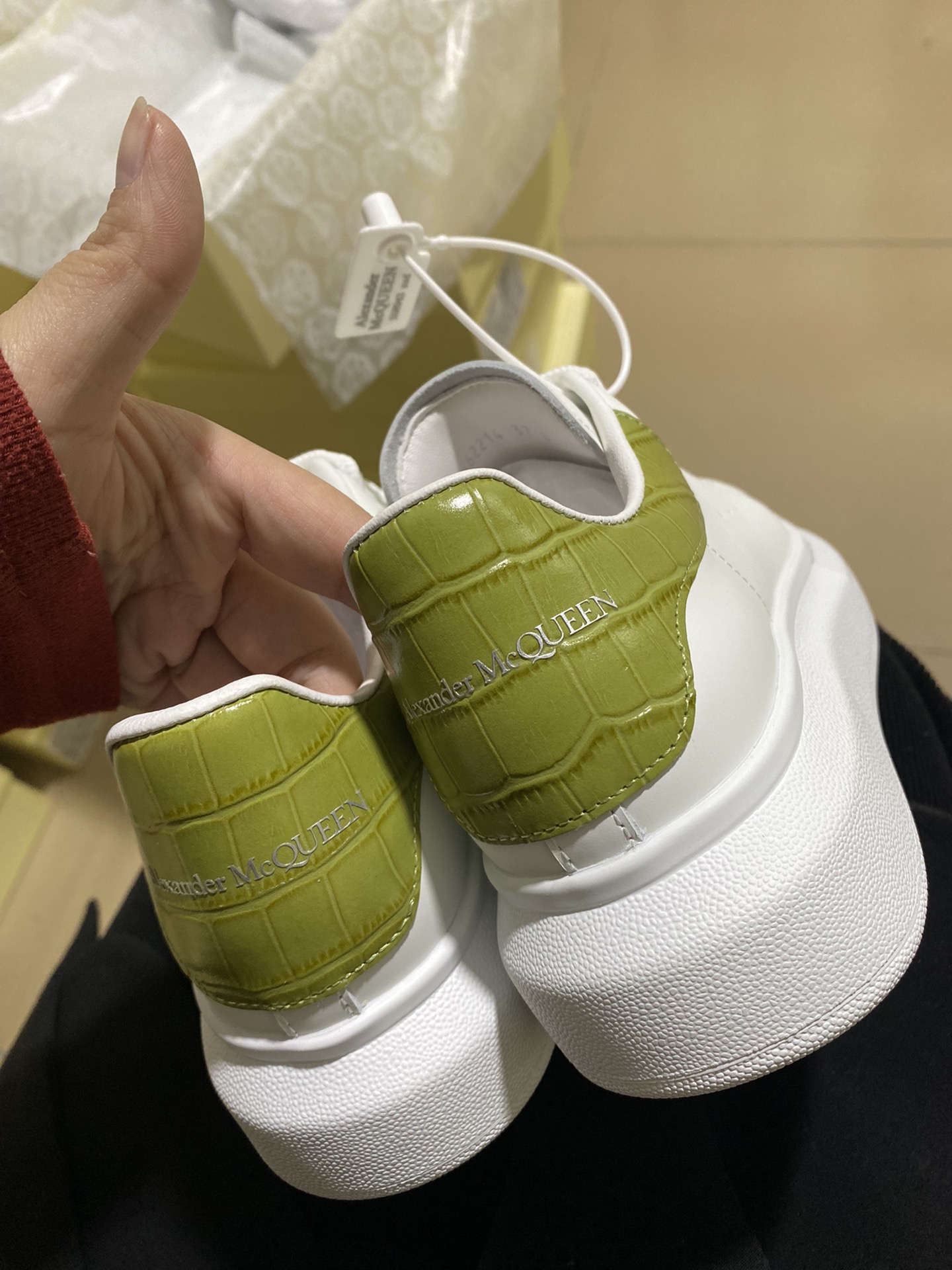 p260 亚力山大 麦昆Alexander McQUEEN高版本 经典小白鞋  码数：34-44    男+10 独码独楦，码数非常标准！