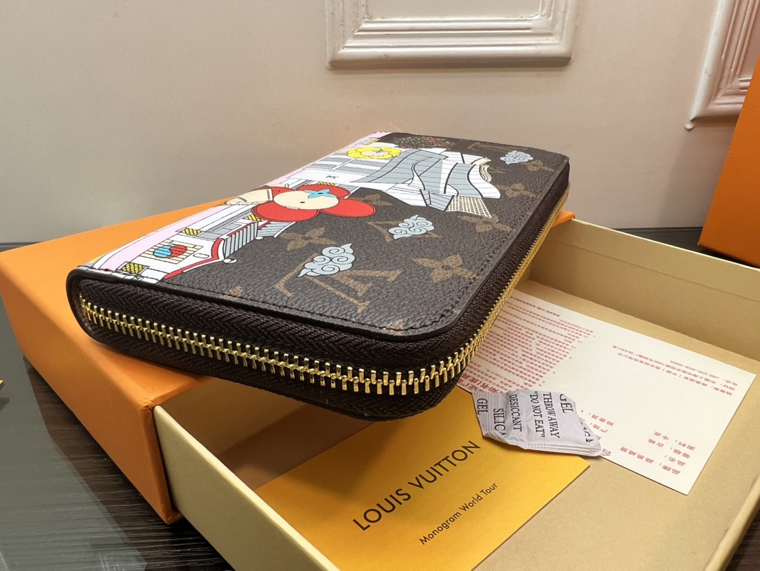 Genuine leather long wallet, open with card slots