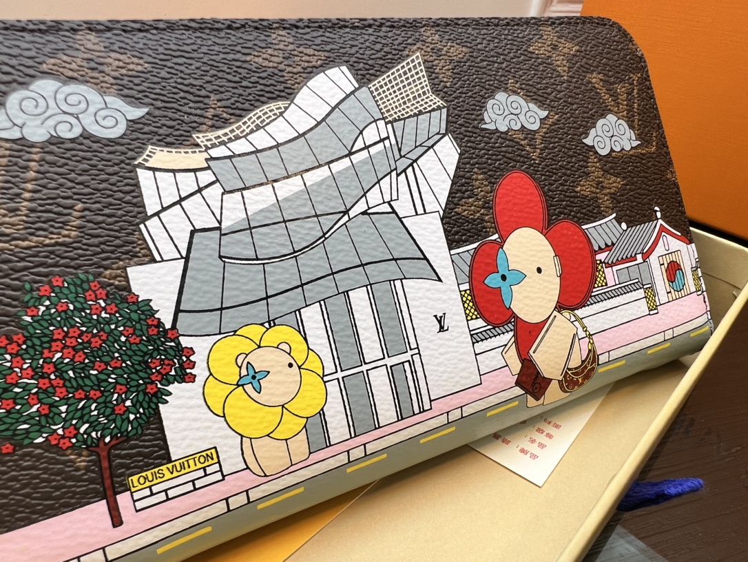 Genuine leather long wallet, detailed stitching