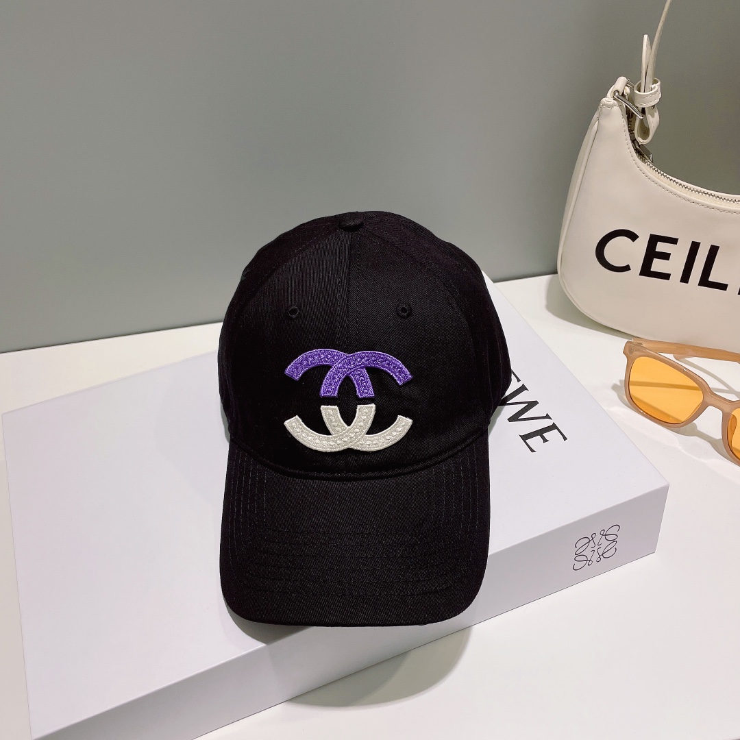 NO:206982,Chanel's new letter logo baseball cap, cool colors, different styles for men and women, the first batch is shipped first!  A must-have for fragrant powder!  Hat Straw Hat Fisherman Hat Baseball Hat, Hats, Chanel, espadrilles, hats19860909香奈儿新款字母logo棒球帽,很酷的色系,男女佩戴都有不同style,第一批抢先出货！香粉必入款！帽子草帽渔夫帽棒球帽,帽子,chanel,espadrilles,hats,hat