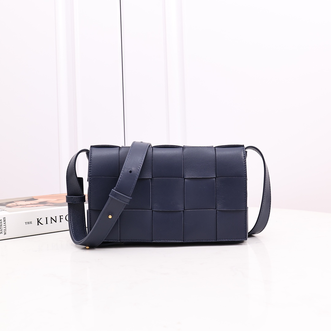 Bottega Veneta сумка из овечьей кожи плетёная в стиле тофу, через плечо и кросс-боди