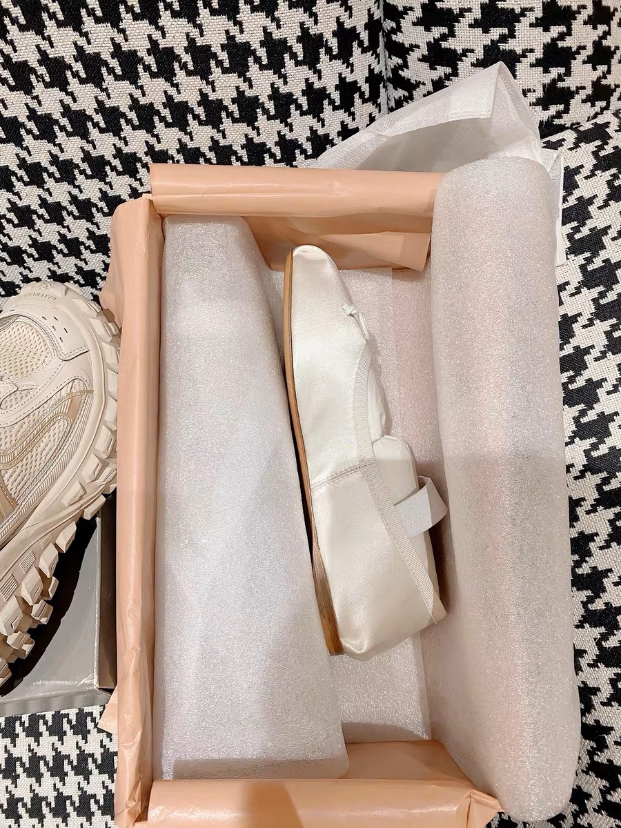 NO:406481,G026Miu Miu Ms. Miu Miu bow decorative satin ballet flats, ballet shoes, miumiu, flats19860909G026Miu Miu 缪缪女士蝴蝶结装饰缎面芭蕾舞平底鞋,芭蕾舞鞋,miumiu,flats,Women's Shoes