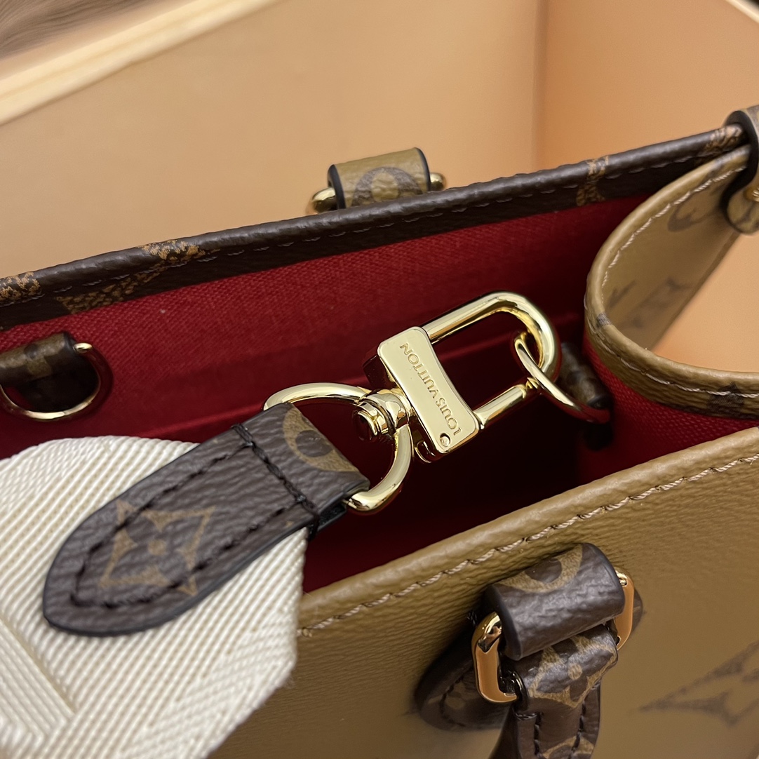 while the removable coin purse is ideal for holding loose change or - Bag 7