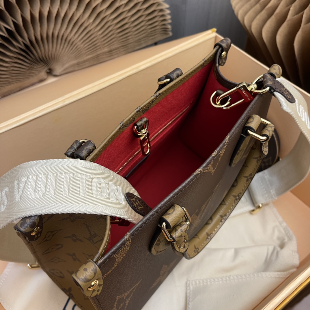 while the removable coin purse is ideal for holding loose change or - Bag 3