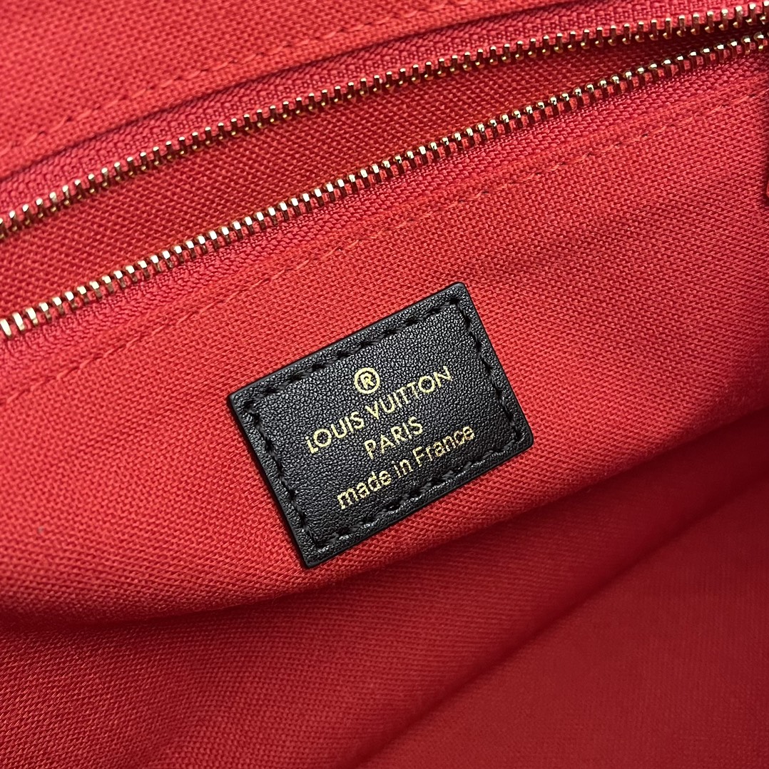 while the removable coin purse is ideal for holding loose change or - Bag 9